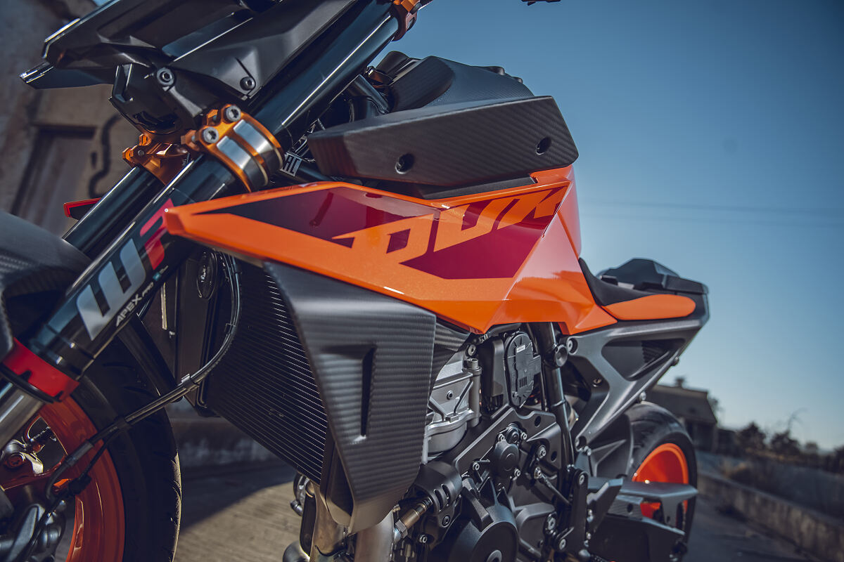 APEX PRO COMPONENTS FOR THE KTM 990 DUKE