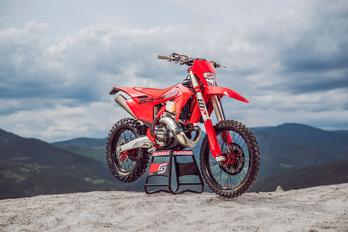 83897_Enduro _ EC 300 _ EC 250 _ 2025 _ Static _9885