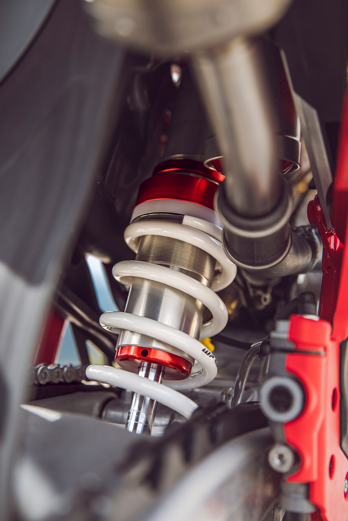 84461_Enduro _ EC 250 _ EC 300 _ 2025 _ Parts _ Details _ TA_9897