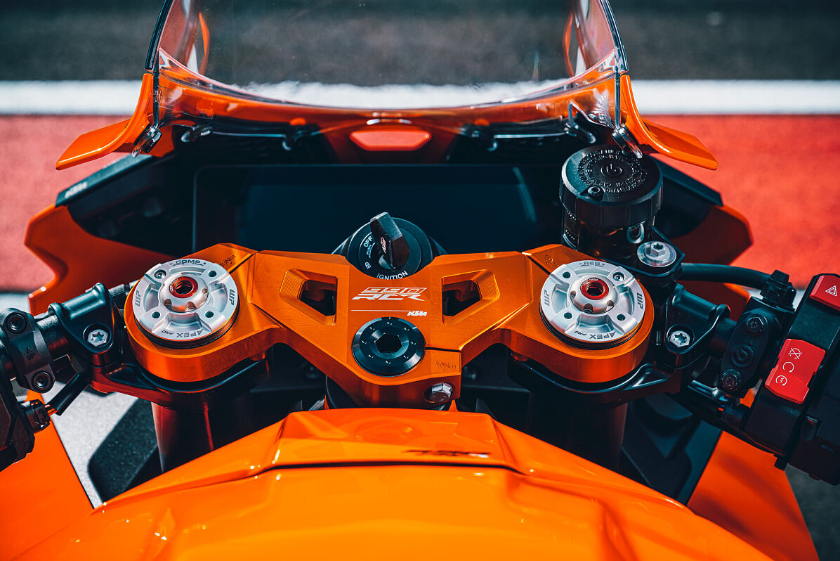 2026 KTM 990 RC R Detail
